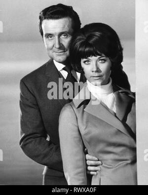 Patrick MacNee as John Steed Linda Thorson as Tara King THE AVENGERS Season Seven 1968 / 1969 British Television Series ABC Weekend Television / Thames TV Stock Photo