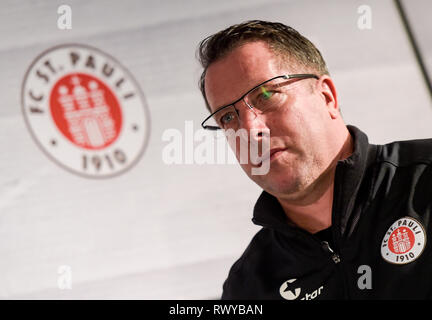 Hamburg, Germany. 08th Mar, 2019. St. Paulis trainer Markus Kauczinski leaves the press conference in the Millerntor Stadium. Kauczinski commented on the upcoming derby against Hamburger SV on 10 March 2019. Credit: Axel Heimken/dpa/Alamy Live News Stock Photo
