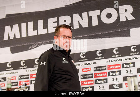 Hamburg, Germany. 08th Mar, 2019. St. Paulis trainer Markus Kauczinski enters the press conference at the Millerntor Stadium. Kauczinski commented on the upcoming derby against Hamburger SV on 10 March 2019. Credit: Axel Heimken/dpa/Alamy Live News Stock Photo