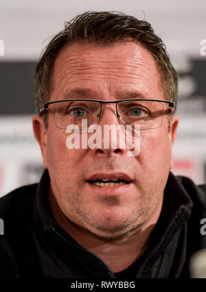 Hamburg, Germany. 08th Mar, 2019. St. Paulis trainer Markus Kauczinski sits in the press conference at the Millerntor Stadium. Kauczinski commented on the upcoming derby against Hamburger SV on 10 March 2019. Credit: Axel Heimken/dpa/Alamy Live News Stock Photo