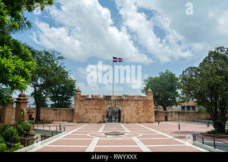 Puerta del Conde in front of the pedestrian Count in Santo Domingo. Dominican Republic. Stock Photo