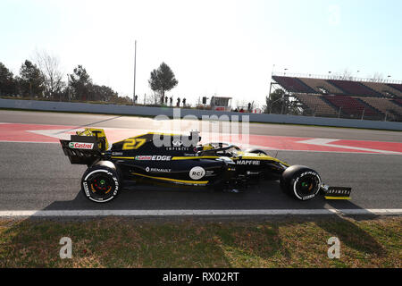 Montmelo, Barcelona - Spain. 28h February 2019. Nico Hulkenberg of Germany driving the (27) Renault Sport Formula One Team RS19 on track during   F1 W Stock Photo