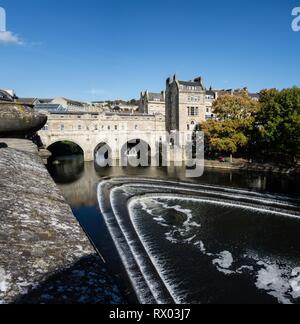 Pultney Bridge over the river Avon in the old town of Bath, Bath, Somerset, England, Great Britain Stock Photo