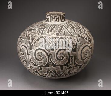 Storage Jar (Olla) with Black, White, and Hathed Linked Scrolls, Triangles, and Stepped Motifs. Ancestral Pueblo (Anasazi), Tularosa Black-on-white; West-central New Mexico, United States. Date: 900 AD-1450. Dimensions: Approx. 33 x 35.6 cm (13 x 14 in.). Ceramic and pigment. Origin: New Mexico. Museum: The Chicago Art Institute. Stock Photo