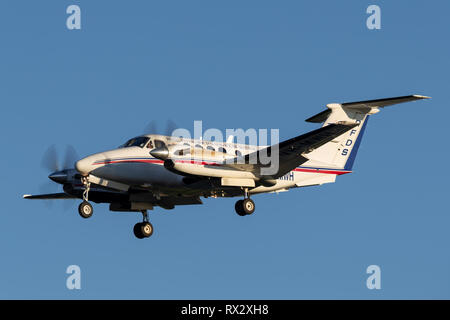 Royal Flying Doctors Service of Australia Beechcraft Super King Air 200 twin engined turboprop aircraft on approa Stock Photo