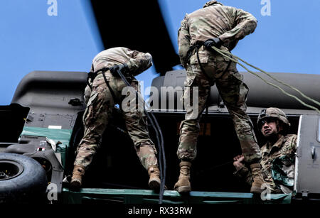 Students at Fort Hood Air Assault school conduct rappel operations. The Soldiers who participated in the training learned the basics of Air Assault operations from the instructors of the Phantom Warrior Academy. (U.S. Army photo by Sgt. Gregory Hunter, 7th Mobile Public Affairs Detachment) Stock Photo