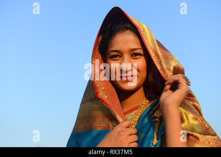 Bangladeshi girls dressed in colorful traditional dress Stock Photo - Alamy