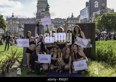 Buenos Aires, Argentina. 8th Mar, 2019. Mar 8, 2019 - Buenos Aires, Argentina - Protests and manifestations were staged in Buenos Aires to mark International Women's Day as issues of gender equality and gender violence were highlighted. Credit: Maximiliano Ramos/ZUMA Wire/Alamy Live News Stock Photo