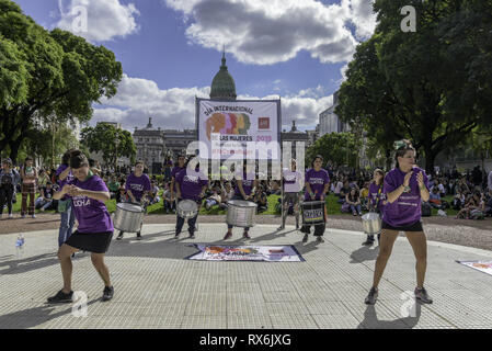 Buenos Aires, Argentina. 8th Mar, 2019. Mar 8, 2019 - Buenos Aires, Argentina - Protests and manifestations were staged in Buenos Aires to mark International Women's Day as issues of gender equality and gender violence were highlighted. Credit: Maximiliano Ramos/ZUMA Wire/Alamy Live News Stock Photo