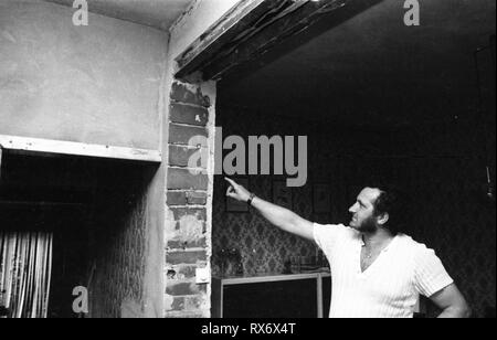 The inhabitants no longer want to accept the ailing state of this colliery settlement of the Ruhrkohle AG (RAG) in Marl, here on 27 June 1974. | usage worldwide Stock Photo