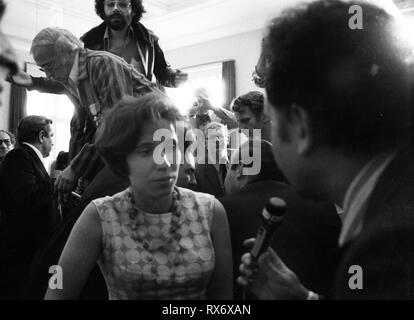 The trial against Beate Klarsfeld before the Cologne District Court on 9 July 1974 was accompanied by protests by German and French resistance fighters against the Nazi regime. | usage worldwide Stock Photo