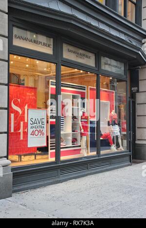 banana republic 5th ave hours