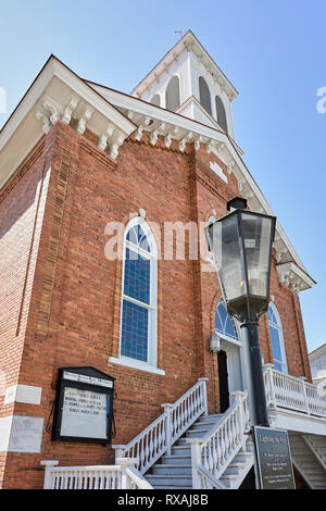 Front exterior of the Dexter Avenue King Memorial Baptist Church, where Martin Luther King Jr preached, in Montgomery Alabama, USA. Stock Photo