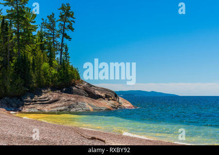Rocky point with White Pine (Pinus strobus), Agawa Bay, Lake Superior Provincial Park, Ontario, Canada