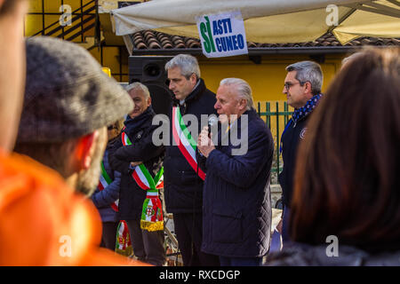 Roreto di Cherasco, Cuneo / Italy 02-26-2019: Protest of mayors for the Asti-Cuneo motorway. Stock Photo