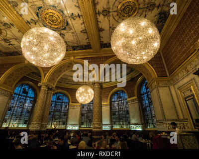 Elegant cafe in the Victoria and Albert museum, South Kensington, London Stock Photo