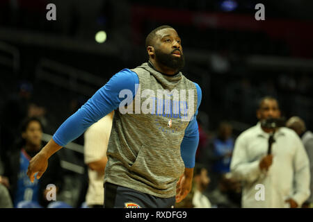 Oklahoma City Thunder guard Raymond Felton (2) drives past Memphis ...