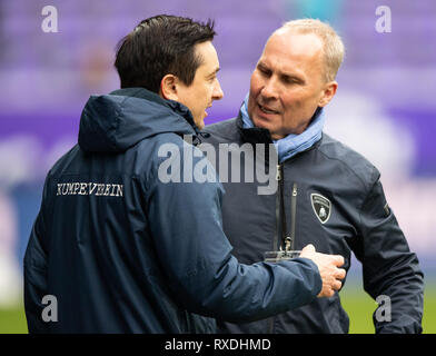 Aue, Germany. 09th Mar, 2019. Soccer: 2nd Bundesliga, Erzgebirge Aue - SC Paderborn 07, 25th matchday, in the Sparkassen-Erzgebirgsstadion. Aues coach Daniel Meyer (l) in conversation with President Helge Leonhardt before the start of the game. Credit: Robert Michael/dpa-Zentralbild/dpa - IMPORTANT NOTE: In accordance with the requirements of the DFL Deutsche Fußball Liga or the DFB Deutscher Fußball-Bund, it is prohibited to use or have used photographs taken in the stadium and/or the match in the form of sequence images and/or video-like photo sequences./dpa/Alamy Live News Stock Photo