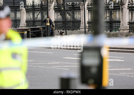 London, UK. 9th March 2019. Police cordon outside Westminster tube station. Sniffer dogs in use. Penelope Barritt/Alamy Live News Stock Photo