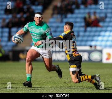 09.03.2019 Coventry, England. Josh Matavesi makes a break for Newcastle Falcons  during the Premiership round 16 game between Wasps rfc and Newcastle Falcons rfc rfc.   © Phil Hutchinson/Alamy Live News Stock Photo