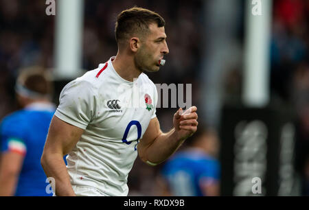 Twickenham, London, UK. 9th March 2019. 09/03/2019 Jonny May of England adjusts his gumshield during the Guinness 6 Nations match between England and Italy at Twickenham Stadium. Credit:Paul Harding/Alamy Live News Stock Photo