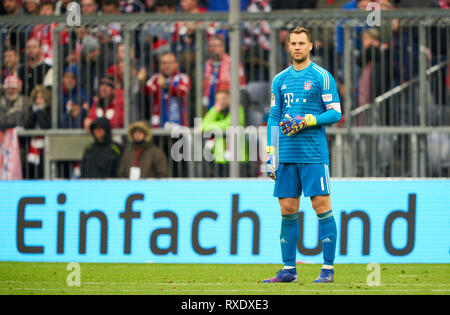 Munich, Germany. 09th Mar, 2019. Manuel NEUER, FCB 1 whole figure, action, single image, single action, FC BAYERN MUNICH - VFL WOLFSBURG 6-0 - DFL REGULATIONS PROHIBIT ANY USE OF PHOTOGRAPHS as IMAGE SEQUENCES and/or QUASI-VIDEO - 1.German Soccer League, Munich, March 09, 2019 Season 2018/2019, matchday 25, FCB, München, Credit: Peter Schatz/Alamy Live News Stock Photo