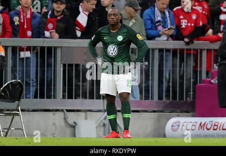 Munich, Deutschland. 09th Mar, 2019. firo: 09.03.2019, football, 1.Bundesliga, season 2018/2019, FC Bayern Munich - VFL Wolfsburg, Jerome Roussilion, VFL Wolfsburg, VFL, Wolfsburg, full figure, Enttauschung | usage worldwide Credit: dpa/Alamy Live News Stock Photo