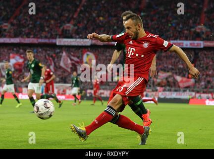 Munich, Deutschland. 09th Mar, 2019. firo: 09.03.2019, Football, 1.Bundesliga, Season 2018/2019, FC Bayern Munich - VFL Wolfsburg, Rafinha, Bayern, Munchen, Munich, Bayern Munich, whole figure | usage worldwide Credit: dpa/Alamy Live News Stock Photo