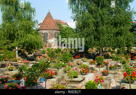 Deutschland, Bayern, Franken, Nürnberg, Holzschuher-Kapelle (1513-1515) auf dem St.-Johannis-Friedhof, Der Johannisfriedhof ist ein weltbekannter Frie Stock Photo