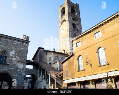 Travel to Italy - palaces Palazzo della Ragione, Palazzo del Podesta and Campanone (Torre civica) bell tower on Piazza Vecchia square in Citta Alta (U Stock Photo