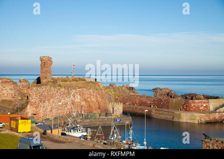 Dunbar Castle and Harbour East Lothian, Scotland Stock Photo