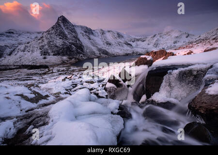 The Afon Lloer, Llyn Ogwen and Tryfan in winter, Ogwen Valley, The Glyderau, Snowdonia National Park, North Wales, UK Stock Photo