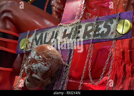 Rio de Janeiro, Brazil. 10th March 2019. Mangueira parade at the Carnival Rio 2019 - Mangueira samba school parade during the presentation of the samba schools of the Special group at the Sambodromo of the Marques de Sapucai at Rio 2019 Carnival. Photo: Thiago Ribeiro / AGIF Credit: AGIF/Alamy Live News Stock Photo