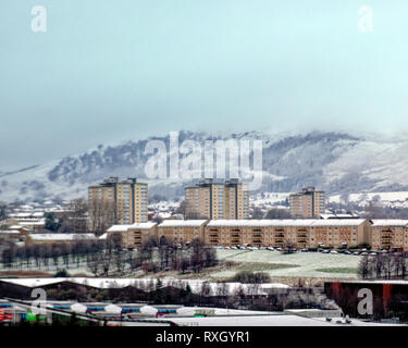 Glasgow, Scotland, UK, 10th March, 2019 UK Weather: Spring sunny weather yesterday gave way to the promised snowfall as Glaswegians woke up to heavy falls and Christmas scenes in the periphery housing scheme of drumchapel at the foot of the kilpatrick hills. Credit Gerard Ferry/Alamy Live News Stock Photo