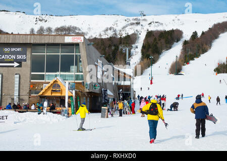 France, Puy de Dome (63), Besse-et-Saint-Anastaise, ski station of  Super Besse Stock Photo