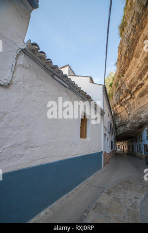 Street with dwellings built into rock overhangs. Setenil de las Bodegas, Cadiz, Spain Stock Photo
