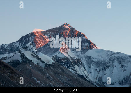 View of Mountain Everest, the highest peak on Earth, at sunset. Viewed from the north (Tibet) side. Stock Photo