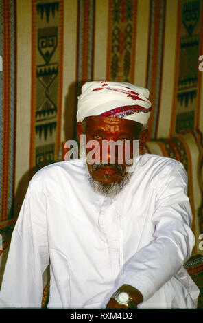 Arab folklore and history with elderly Emirati man resting and posing [for me] during the Dubai Trade Festival in the United Arab Emirates Stock Photo