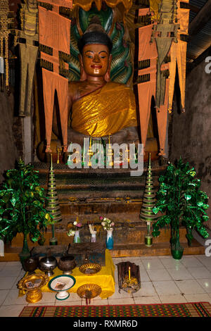 Cambodia, Phnom Penh, Oudong, Vihear Preah Ath Roes, small Buddha statue in reconstructed vihar Stock Photo