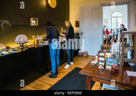 The Kavaliershaus has a lot to offer families with children. Everyone gets their money's worth at the breakfast buffet in the former classroom. Breakfast in Hotel Kavaliershof in Fincken, Germany