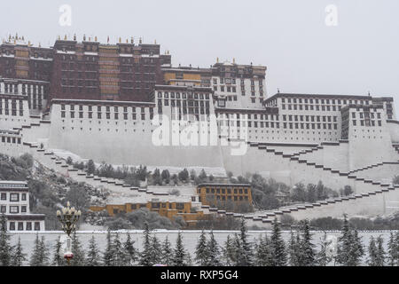 Snow falling on the famous Potala Palace in Lhasa in Tibet capital city in China on a cold winter day Stock Photo