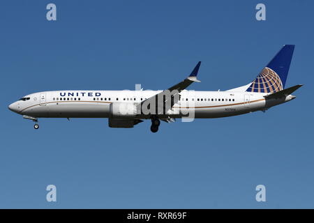 BOEING 737-MAX9 (N37504) OF UNITED AIRLINES Stock Photo