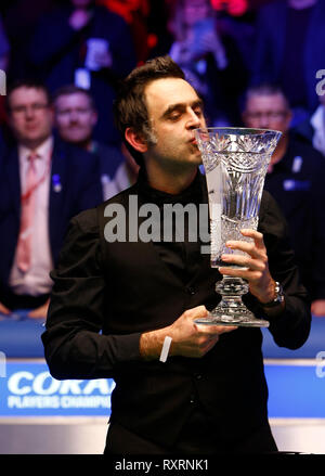 Preston Guild Hall, Preston, UK. 10th Mar, 2019. Snooker, Coral Players Championship, day 7; Ronnie O'Sullivan of England poses with the Coral Players Championship trophy after his victory in tonight's final against Neil Robertson of Australia Credit: Action Plus Sports/Alamy Live News Stock Photo