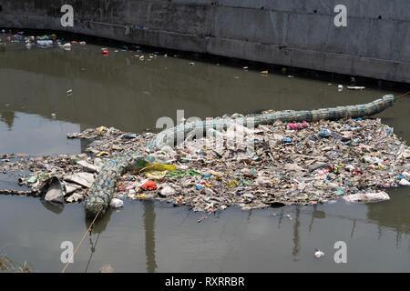 Cebu City, Philippines. 10th Mar 2019.  A barrier made of recycled plastic bottles encased in netting stretched across a river used to catch garbage which would otherwise float down into the Ocean.A recent report by NGO ( GAIA) (Global Alliance for Incinerator Alternatives) highlights the shocking use of single use plastic within the Philippines.Figures include some 60 billion single use sachets, 57 million shopping bags   an estimated 16.5 billion smaller plastic bags known as 'Labo' being used annually. Credit: imagegallery2/Alamy Live News Stock Photo