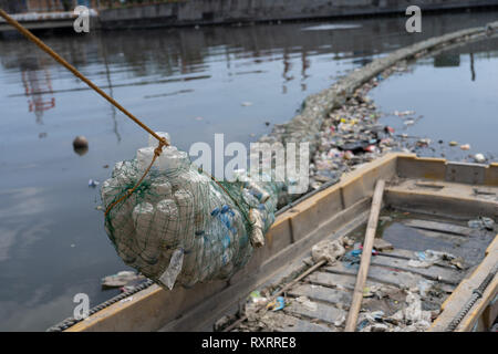 Cebu City, Philippines. 10th Mar 2019.  A barrier made of recycled plastic bottles encased in netting stretched across a river used to catch garbage which would otherwise float down into the Ocean.A recent report by NGO ( GAIA) (Global Alliance for Incinerator Alternatives) highlights the shocking use of single use plastic within the Philippines.Figures include some 60 billion single use sachets, 57 million shopping bags   an estimated 16.5 billion smaller plastic bags known as 'Labo' being used annually. Credit: imagegallery2/Alamy Live News Stock Photo