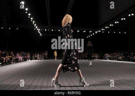 Lisbon, Portugal. 10th Mar, 2019. A model is seen walking the runway during Aleksandar Protic fashion show at 'Modalisboa Insight' - Lisbon Fashion Week at Carlos Lopes Pavillion, Lisbon. Credit: Hugo Amaral/SOPA Images/ZUMA Wire/Alamy Live News Stock Photo