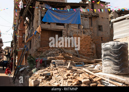 Four years on, Nepal still shows signs of the 2015 earthquake. Bhaktapur, Nepal. Stock Photo