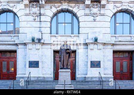 Louisiana State Court of Appeal, Louisiana Supreme Court building with statue of Edward Douglas White in foreground, Royal St, New Orleans French Quar Stock Photo