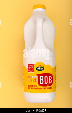 Arla B.O.B Skimmed Milk Stock Photo - Alamy