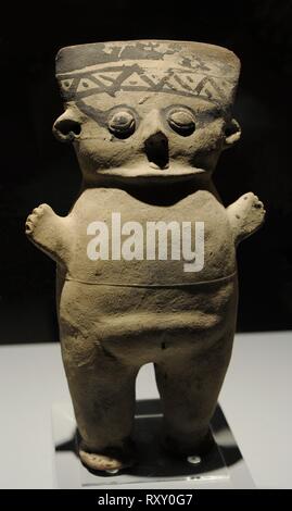 Figura femenina (Cuchimilco). Cerámica pintada. Cultura Chancay, Período Intermedio Tardío (1150-1450 d. C.). Perú. Museo de América. Madrid. España. Stock Photo